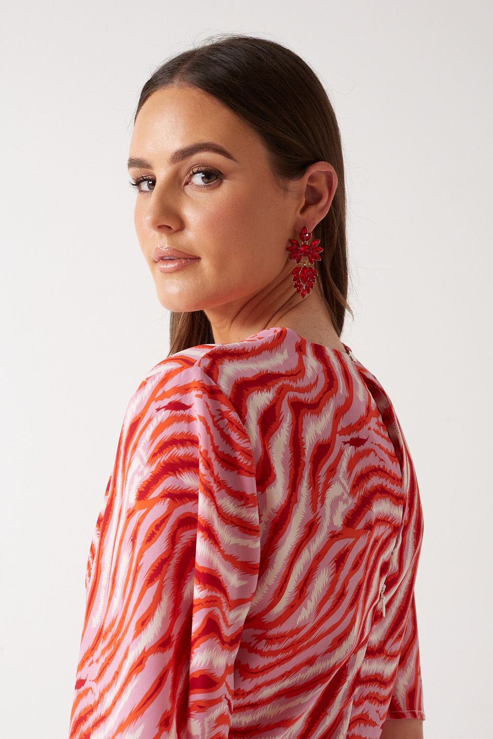 https://www.iclothing.com/media/catalog/product/t/a/tara_printed_wrap_top_in_red-5.jpg