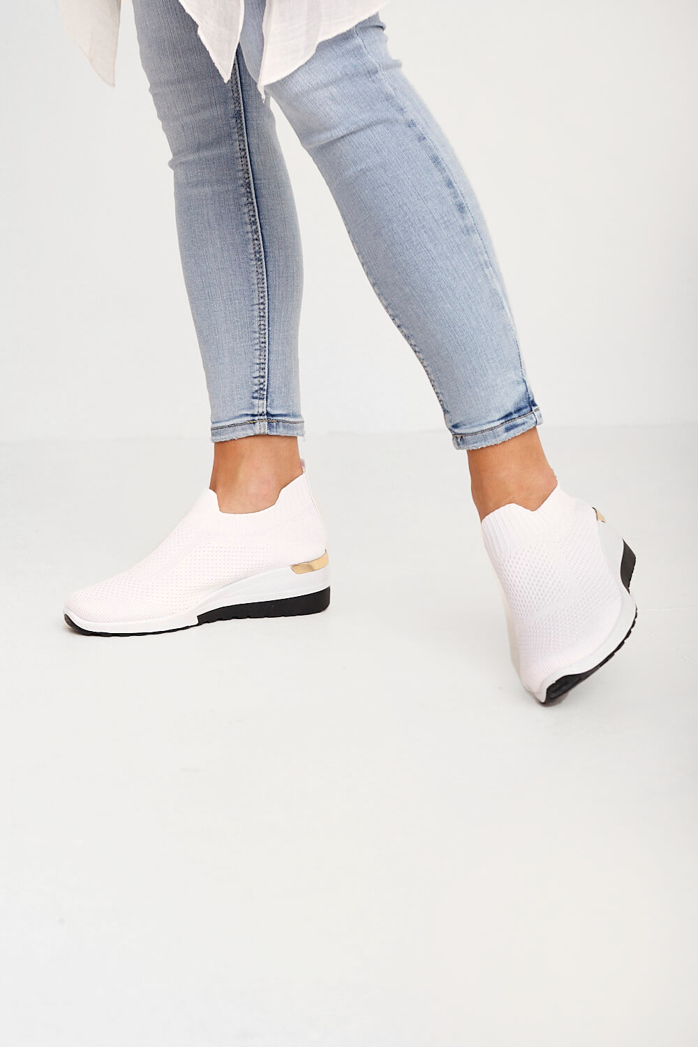 https://www.iclothing.com/media/catalog/product/t/a/tatia_sock_trainers_in_white-1.jpg