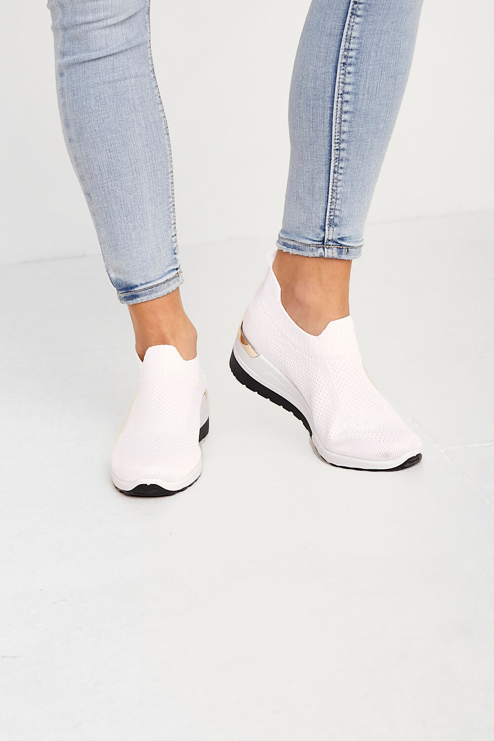 https://www.iclothing.com/media/catalog/product/t/a/tatia_sock_trainers_in_white-2.jpg