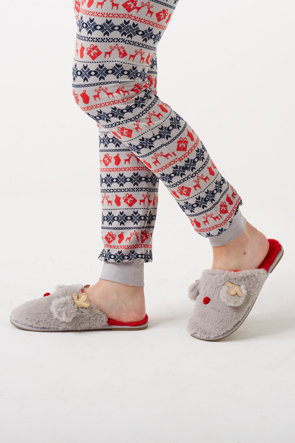 https://www.iclothing.com/media/catalog/product/t/h/thea_faux_fur_reindeer_slippers-1a.jpg