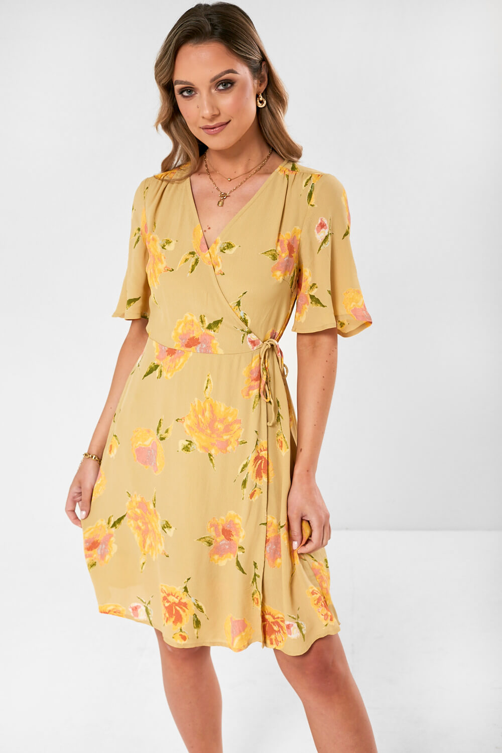 https://www.iclothing.com/media/catalog/product/t/i/tianna_floral_print_wrap_dress_-3.jpg