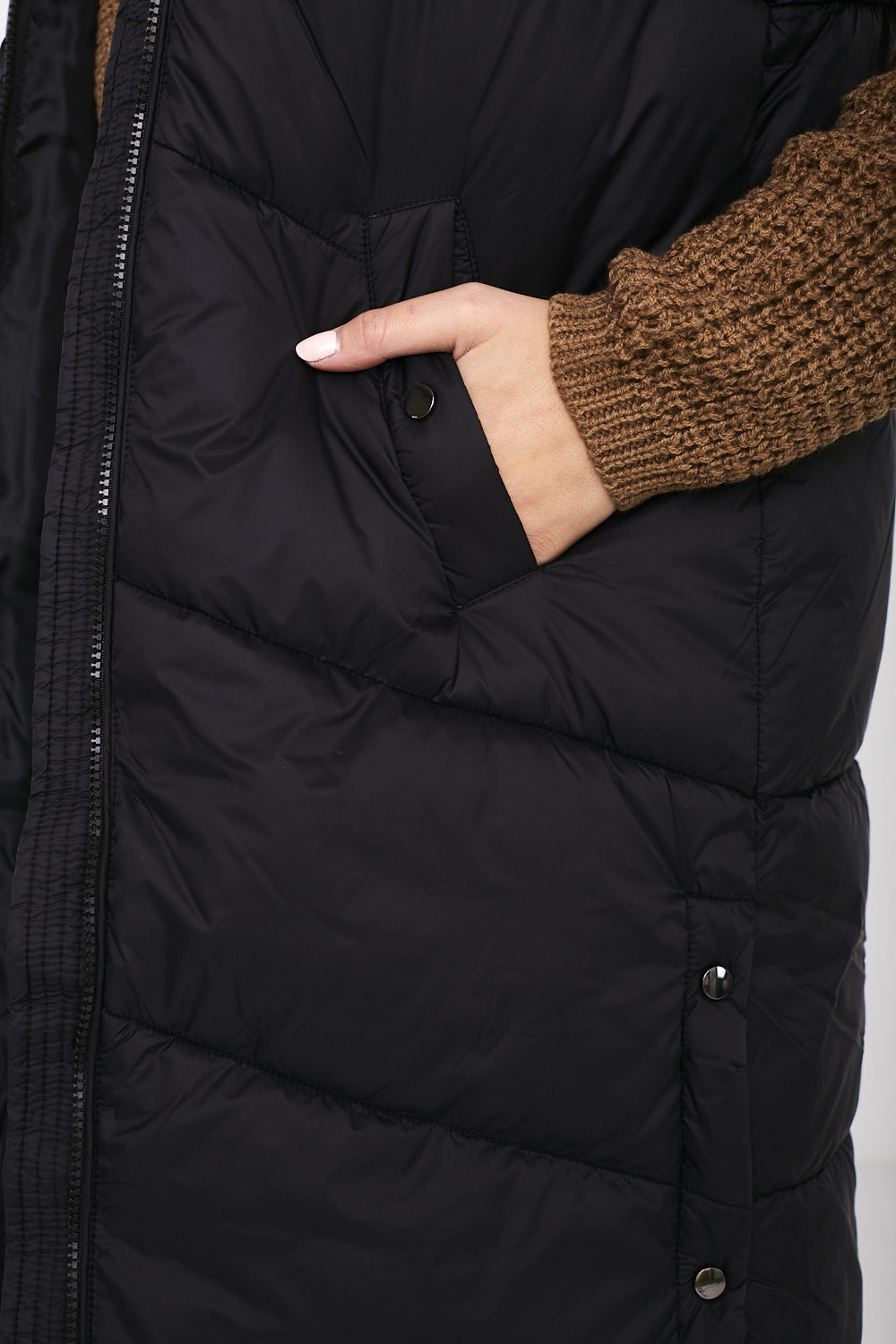 https://www.iclothing.com/media/catalog/product/u/p/uppsala_padded_gilet_in_black-9.jpeg