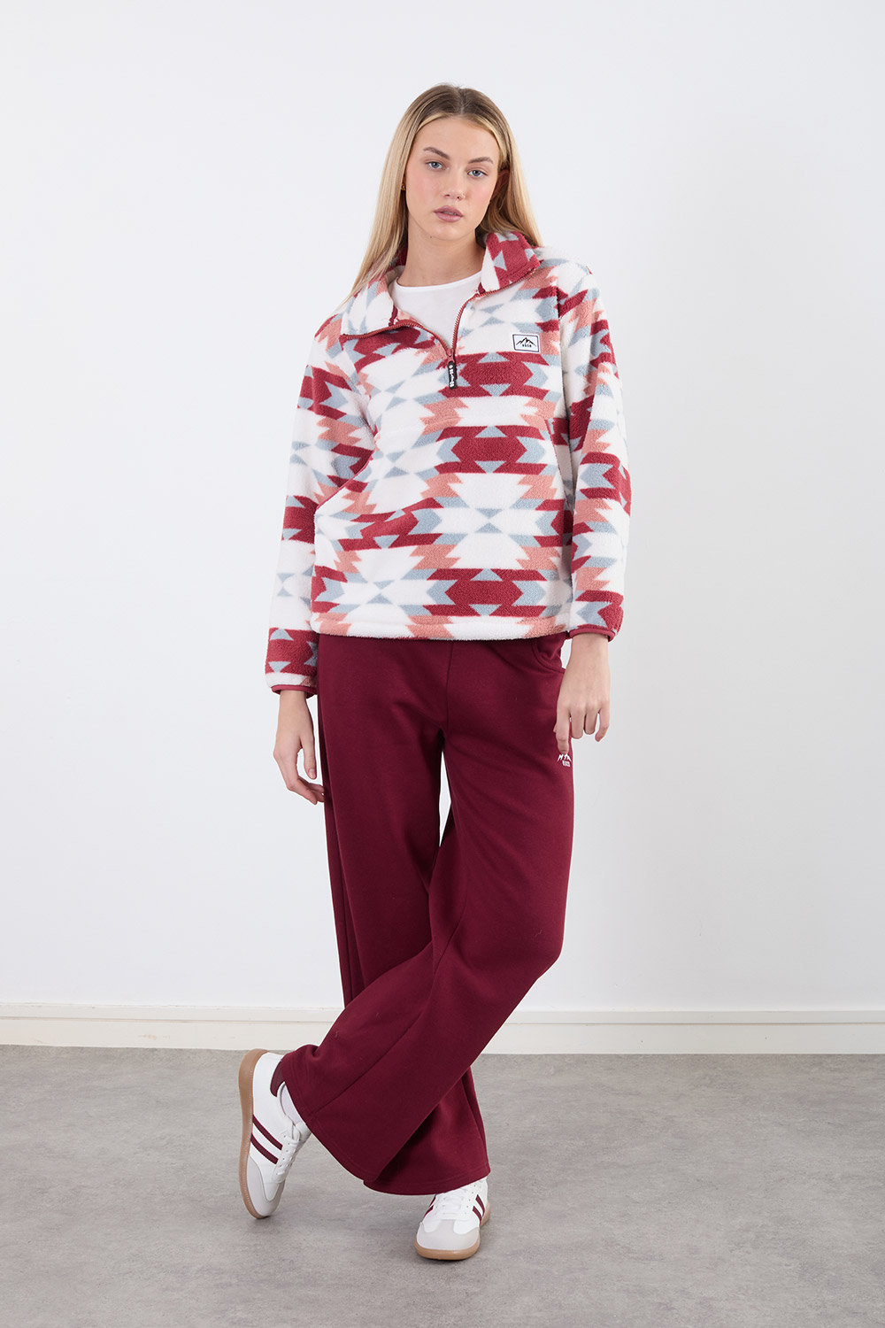 https://www.iclothing.com/media/catalog/product/u/s/usco45508-wine_abstract_47.jpg