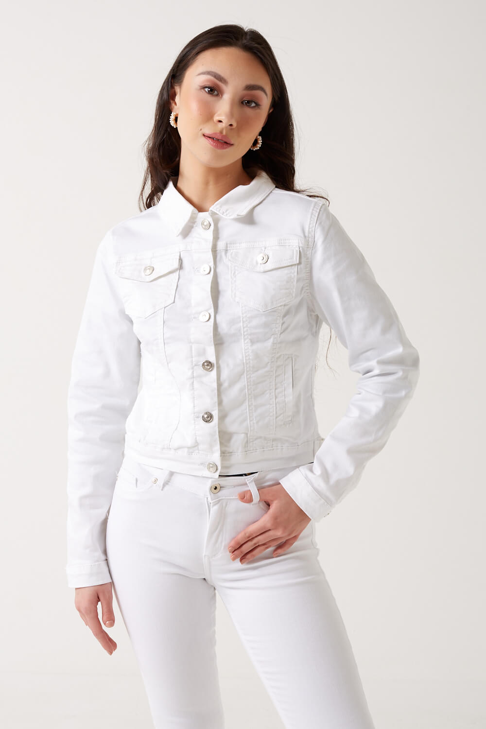 https://www.iclothing.com/media/catalog/product/v/e/velma_denim_jacket_in_white-1.jpg