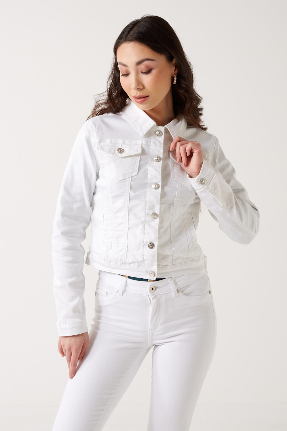 https://www.iclothing.com/media/catalog/product/v/e/velma_denim_jacket_in_white-5.jpg