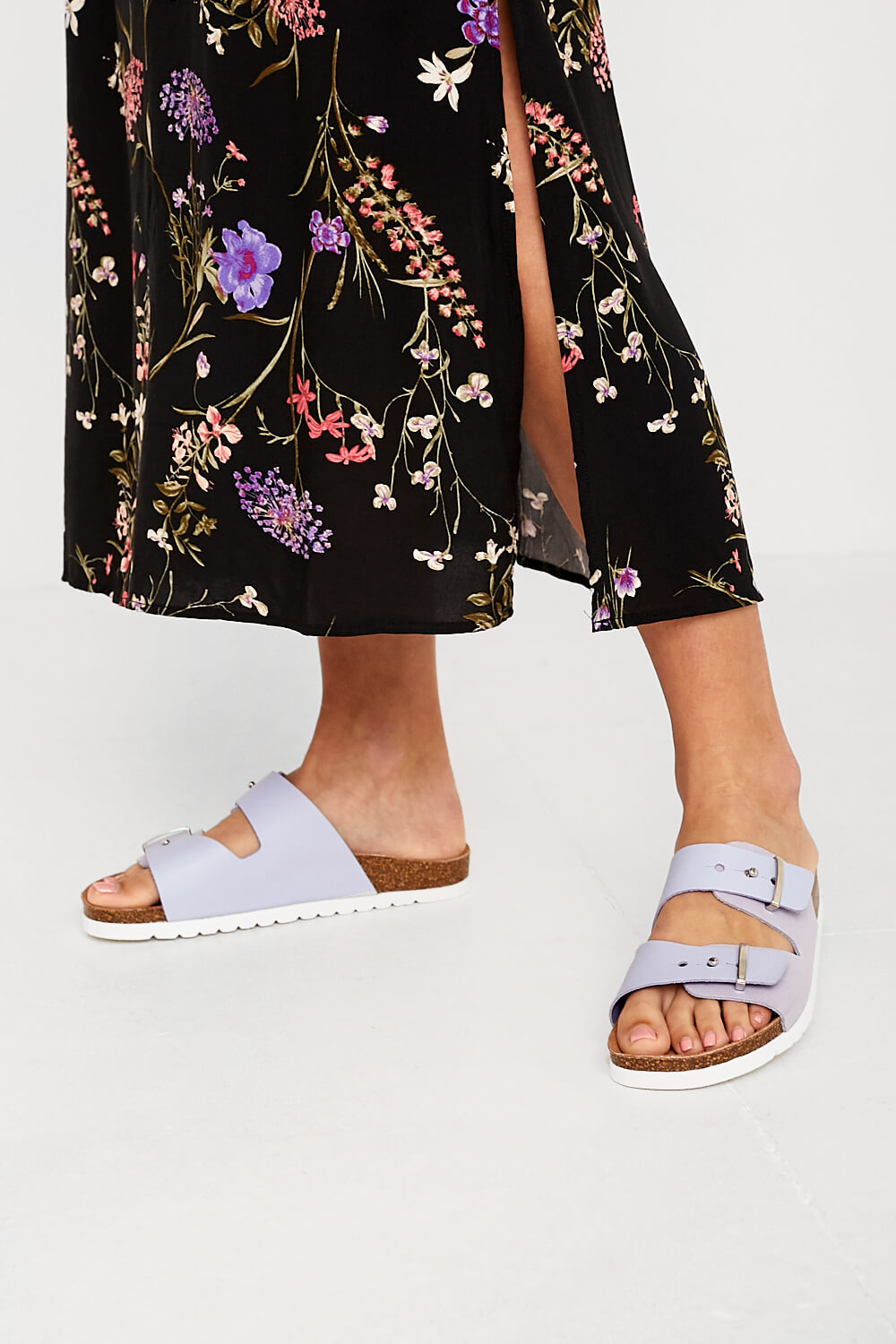 https://www.iclothing.com/media/catalog/product/v/e/vera_faux_leather_sandal_in_lilac-1.jpg