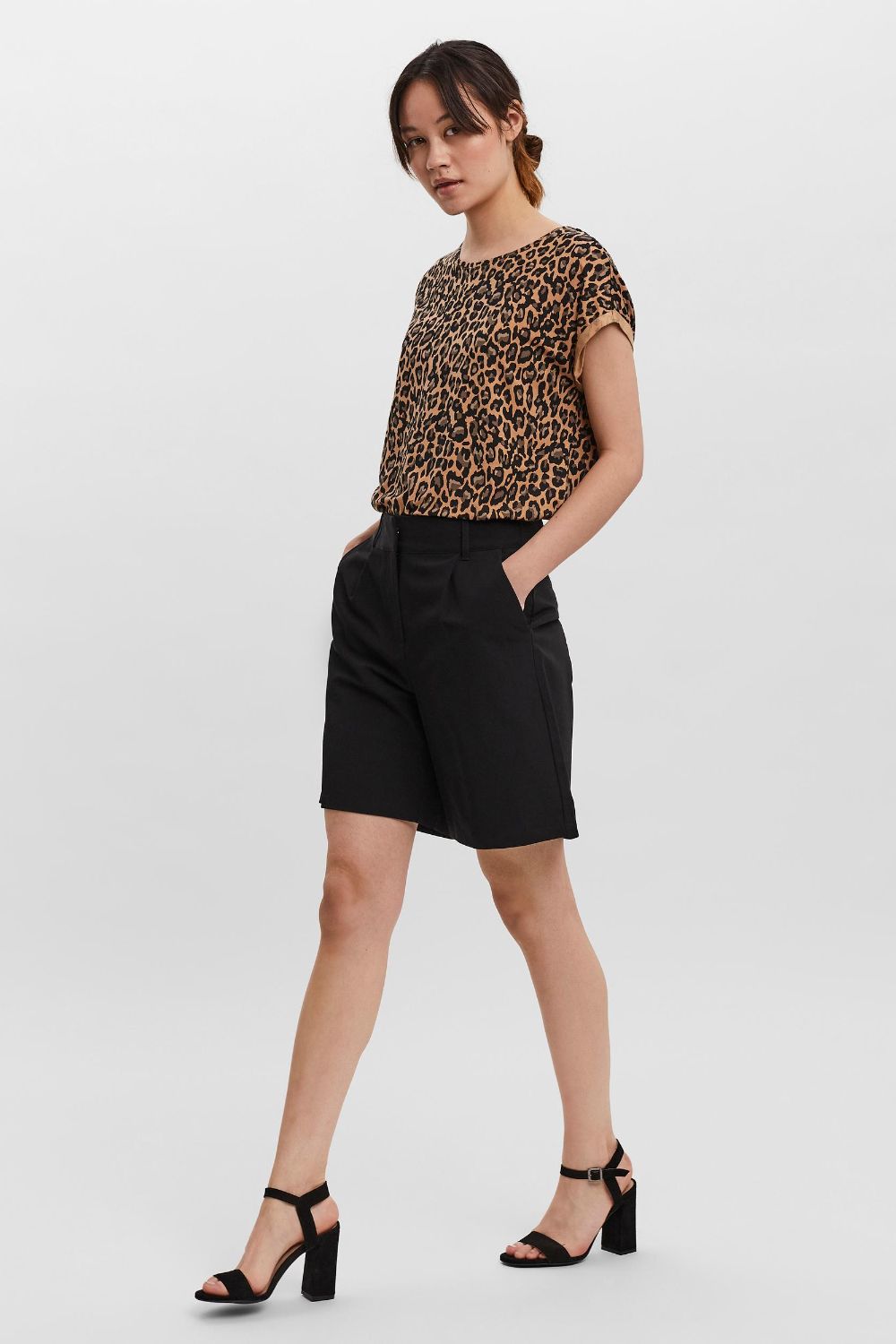 https://www.iclothing.com/media/catalog/product/v/e/vero-moda_springsummer2023_3815843_10259210_3.jpg