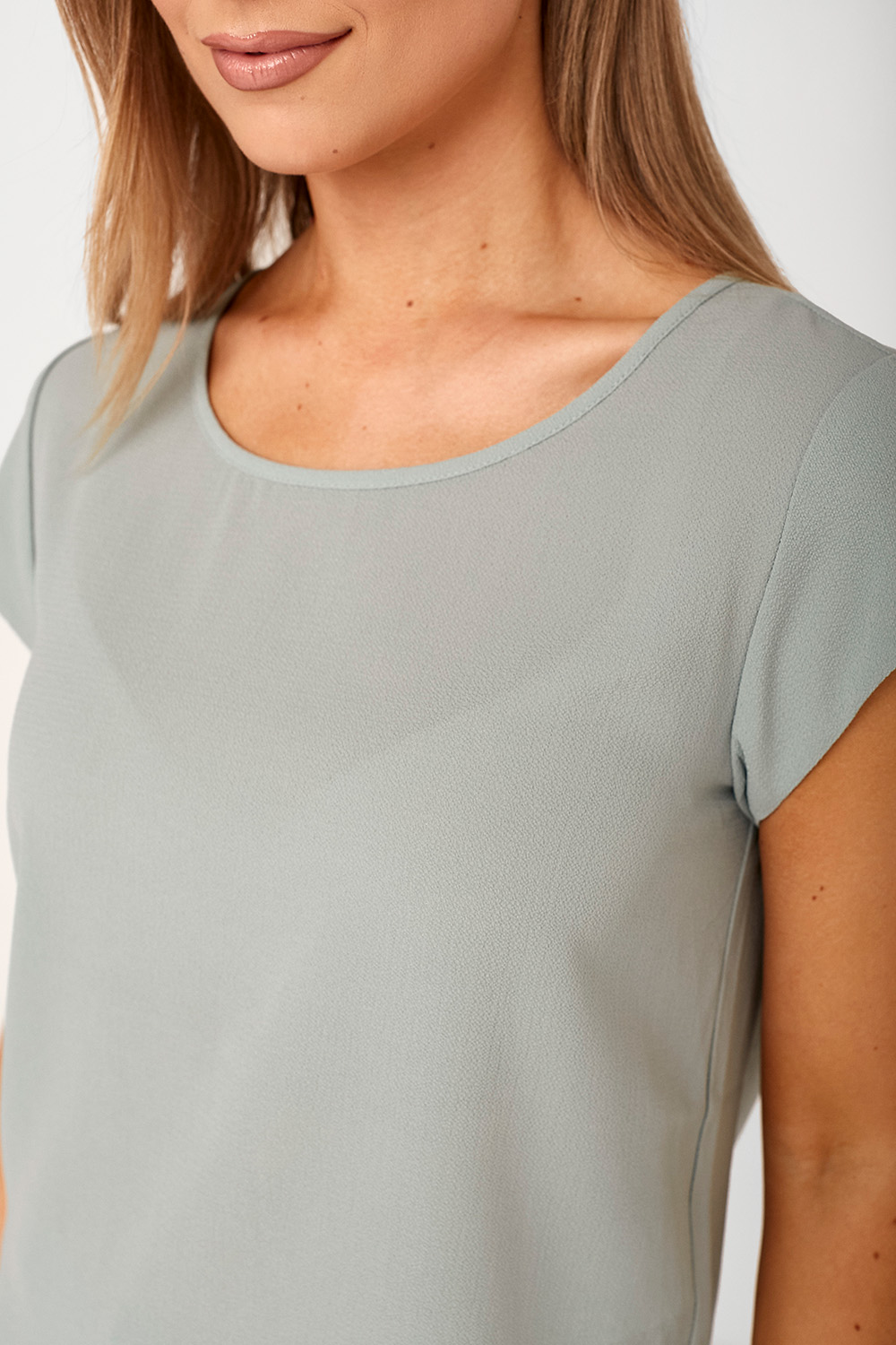 https://www.iclothing.com/media/catalog/product/v/i/vic_short_sleeve_top_in_green-5_1.jpg