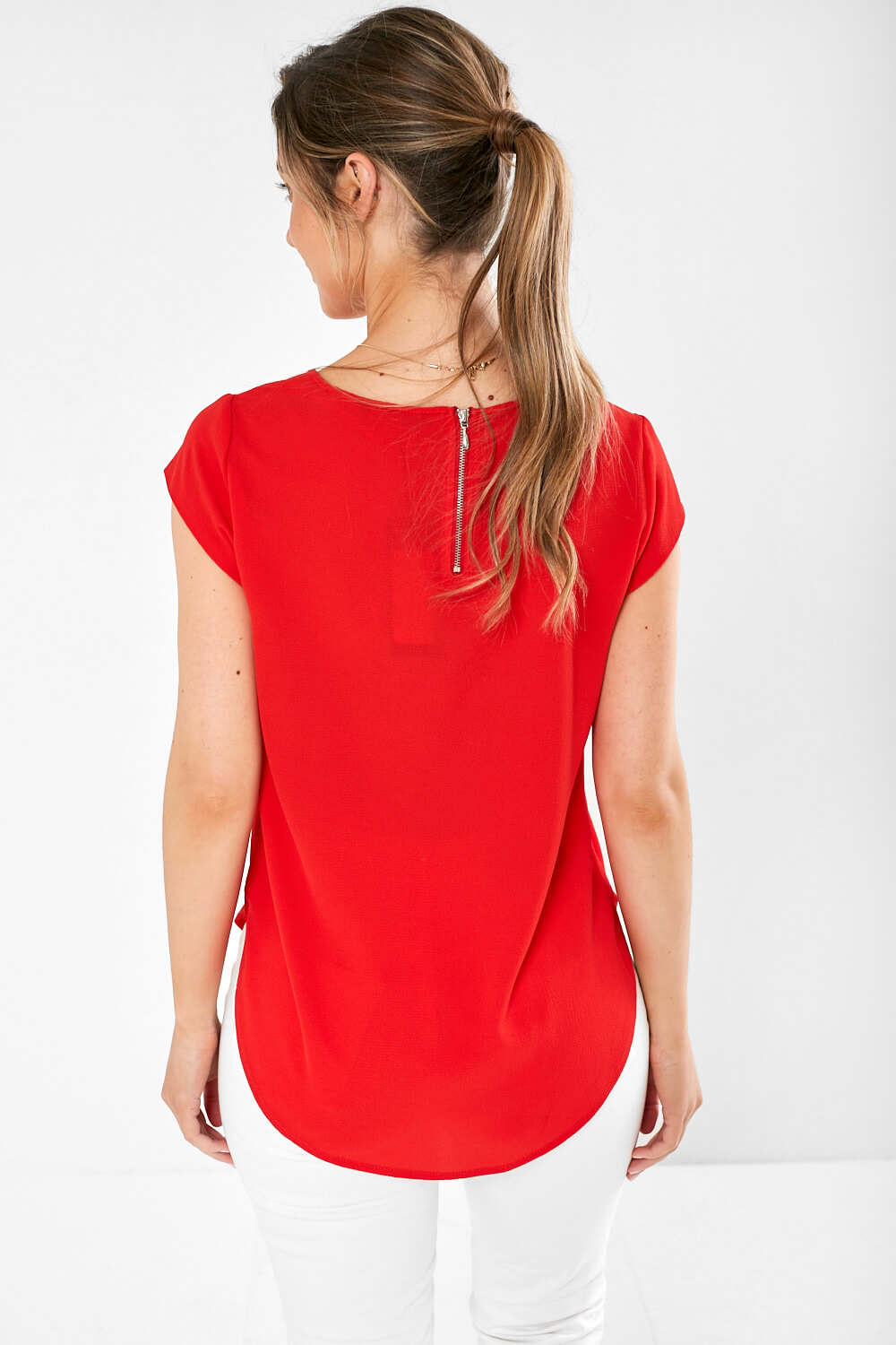 https://www.iclothing.com/media/catalog/product/v/i/vic_short_sleeve_top_in_red-2.jpg